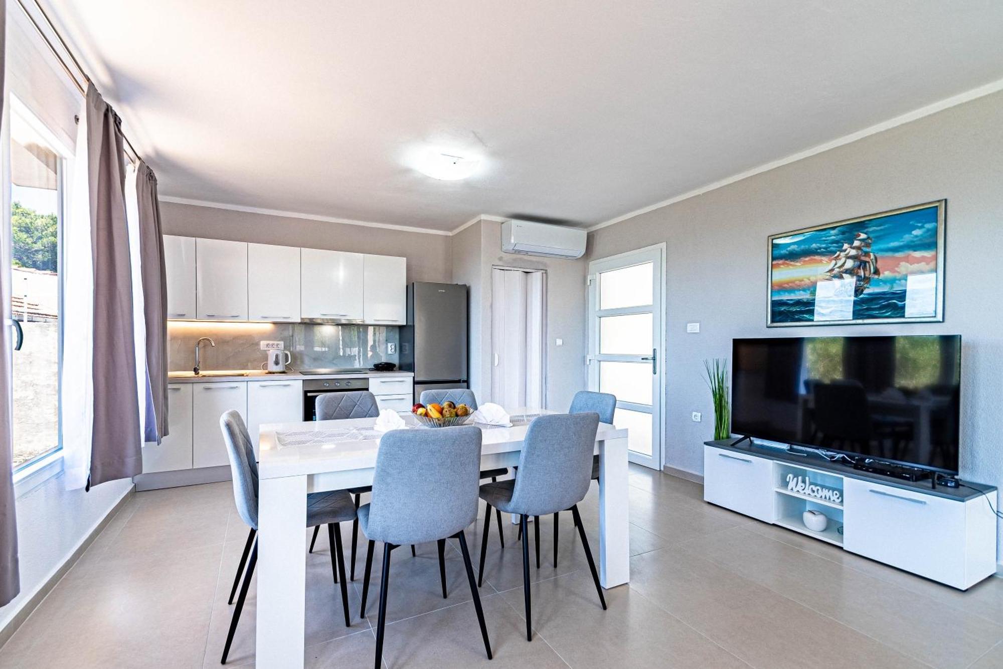 Blue Panorama Villa *